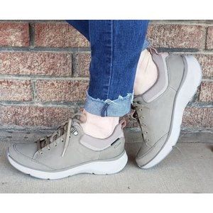 NWT Clarks Wave 2.0 Waterproof Sneaker Nubuck Sage